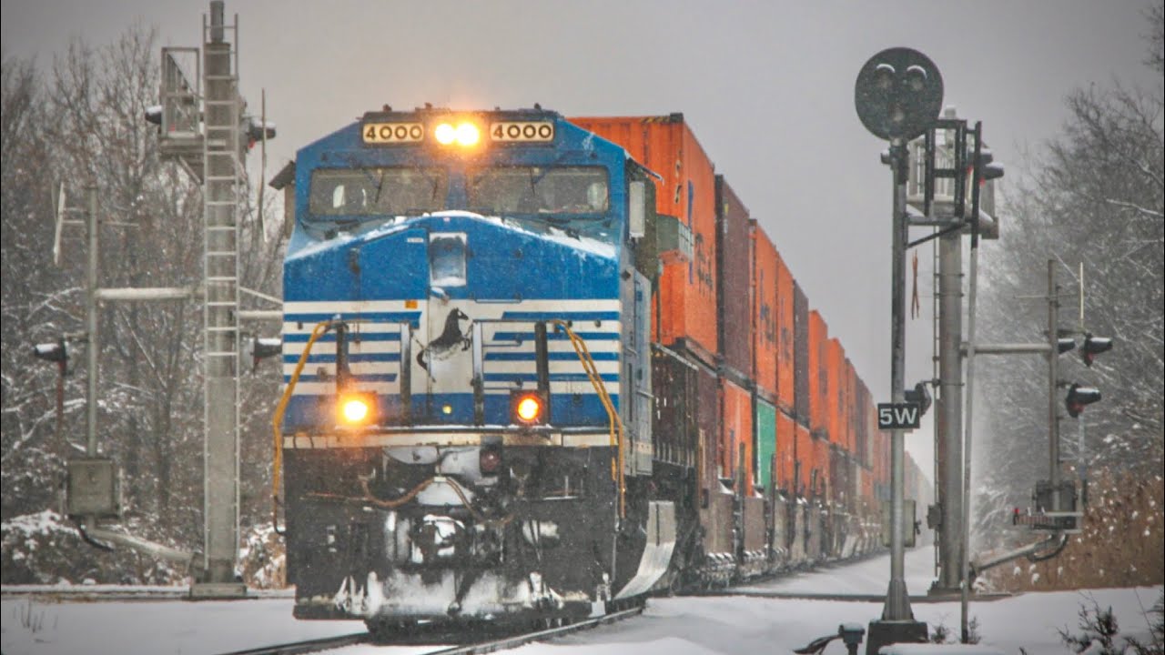 NS 4000 AC44C6M “Sonic Bonnet” leads a HUGE 235 car 268 at Piscataway 