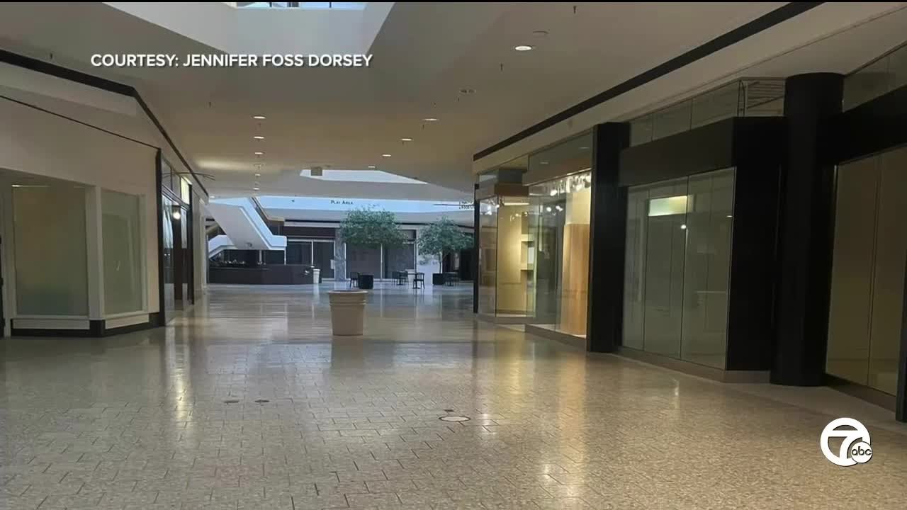 'One last glimpse': Lakeside Mall to close July 1, fixture sale to follow