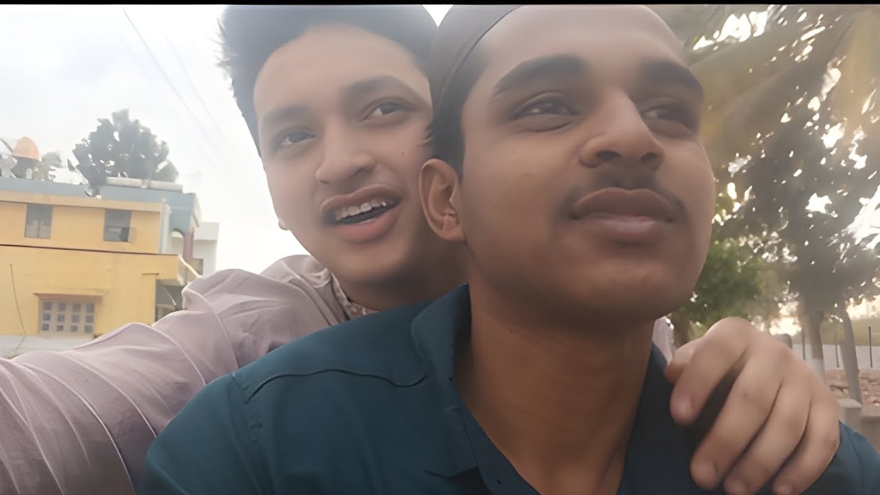Mai apne dost ke sath nikal padha nagar explore kar ne ke liye 