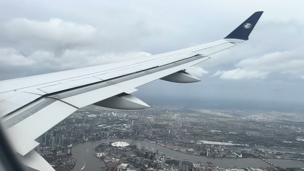 Storm Amy Air France A220-300 Landing - Heathrow 