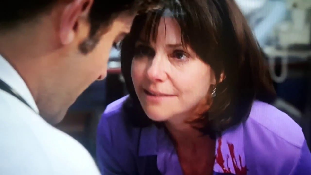 Sally Field - Maggie Wyczenski - ER S7E8  The Dance We Do (2000)
