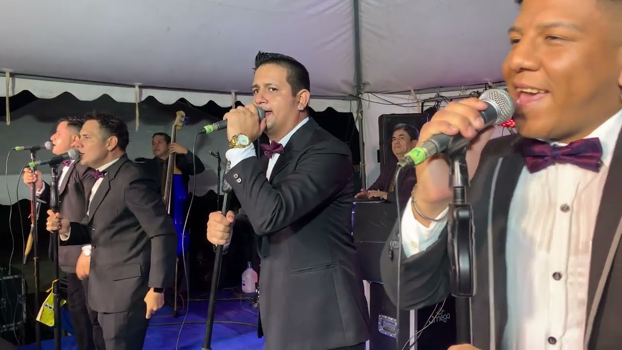 Orq la propia y sonido Méndez sonando bajito en la consola Diego el propio esenario pakillo dj
