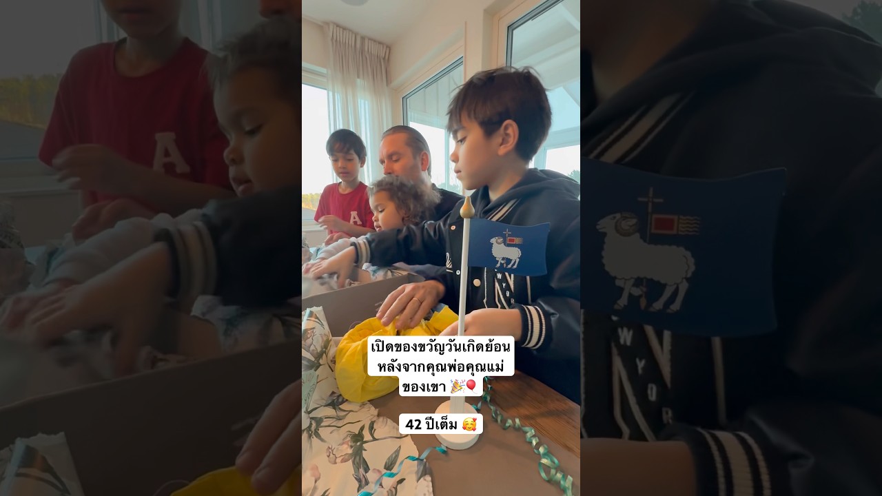 Любовь родителей безусловна; независимо от возраста детей, они никогда не забывают дарить им пода...