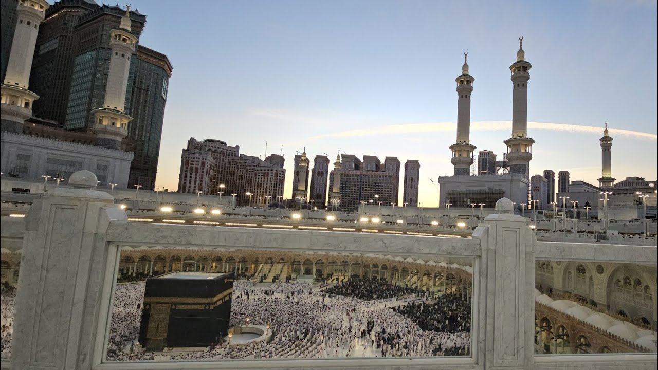 من أمام الكعبة 🕋 أذان المغرب للمؤذن أحمد نحاس الجمعة 28 جمادى الآخرة 1447ه‍ـ