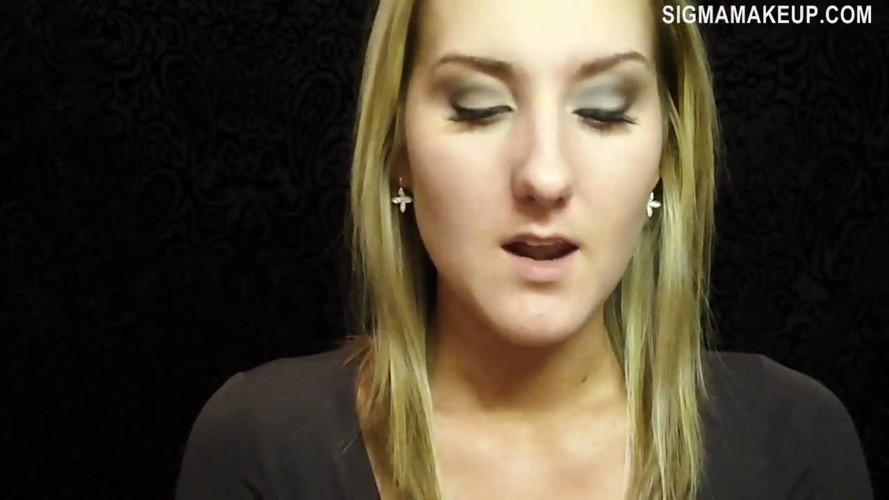 New! Sigma Makeup Flat Top Kabuki! (HD)