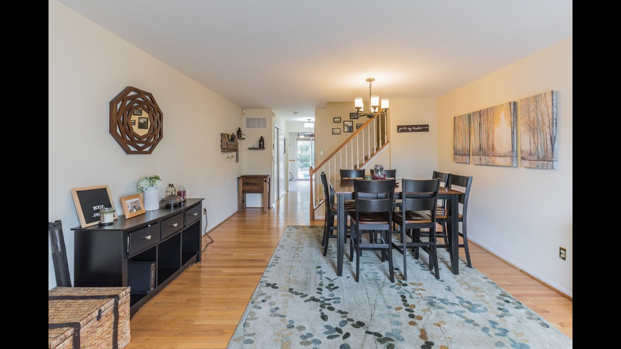 28 Carriage Knoll Ct Langhorne, PA 19047