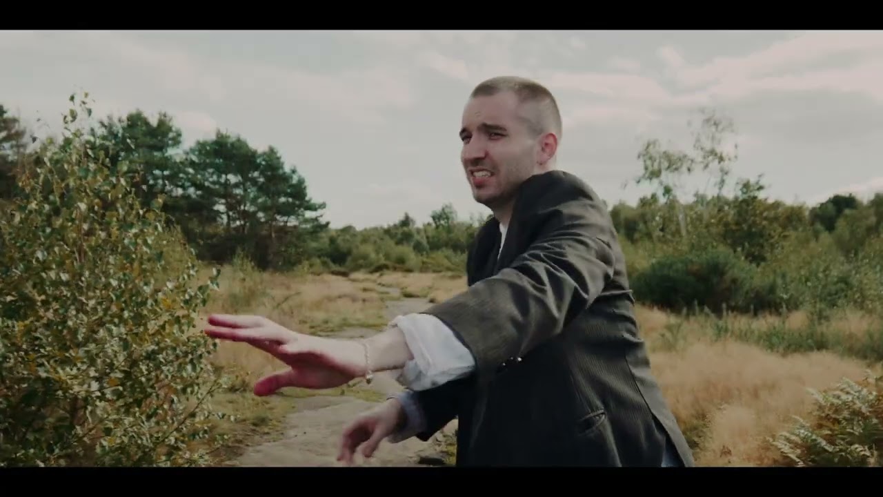 two blinks, i love you - better the knife you know (Official Video)