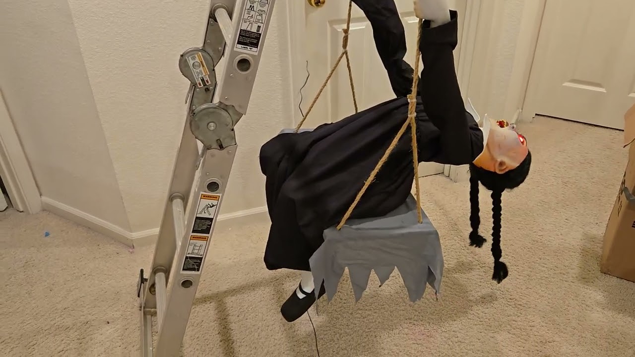 Broken Menacing Molly (Spirit Halloween)
