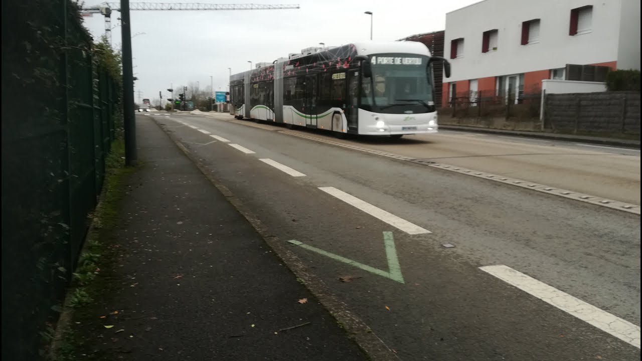 [Front View] Busway double articulé de Nantes 4 : Foch-Cathédrale - Porte de Vertou