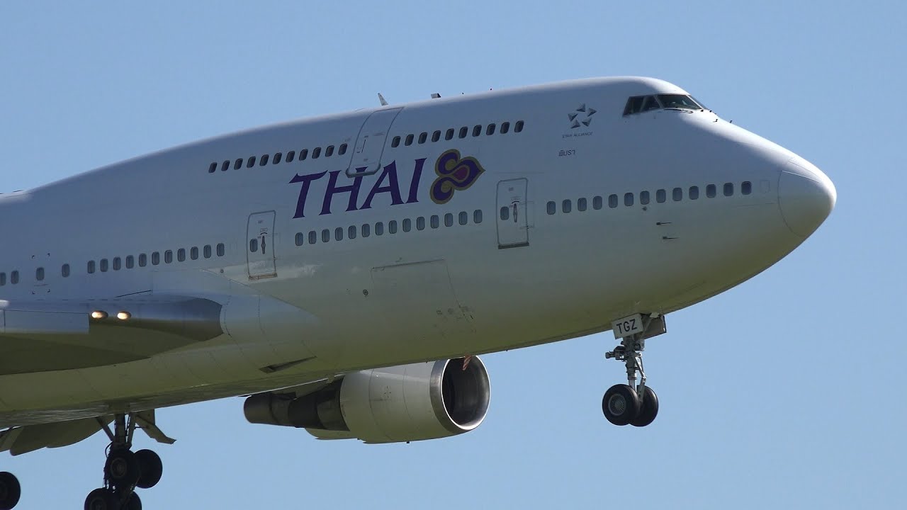 Thai Airways Boeing 747-400 HS-TGZ Landing at NRT 16R