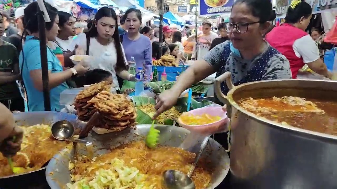 Pancitan ni Waway sobrang dami kumakain. dito lang yan sa hedalgo street sa Quaipo! 