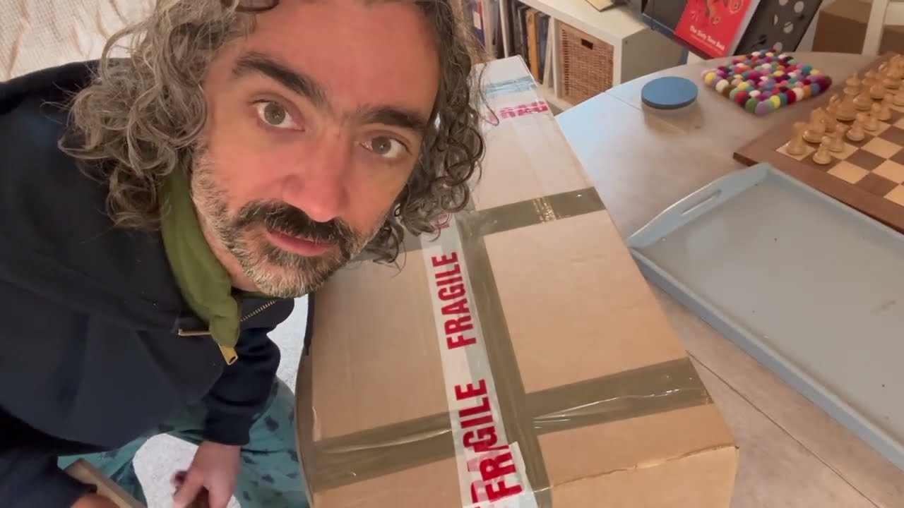 Unboxing my new Fylde mandolin!