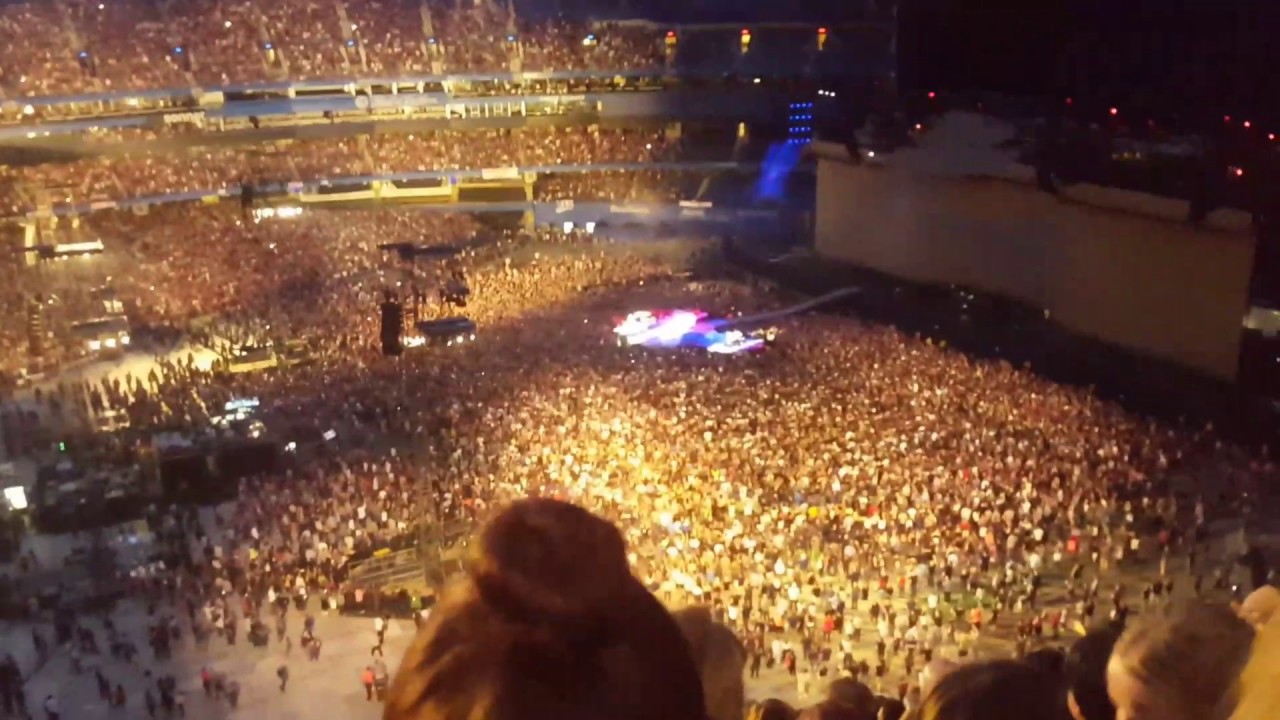 U2 Bad/Leonard Cohen tribute at Rogers Centre June 23, 2017