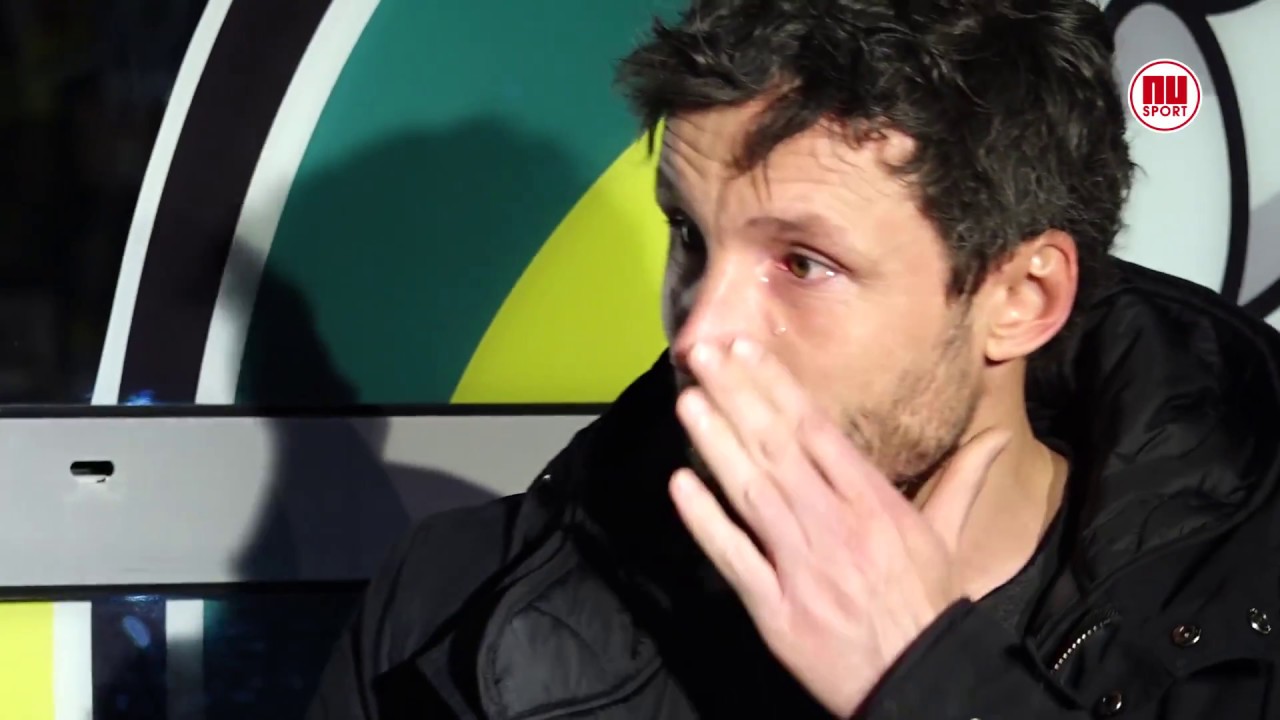 Van Bommel in tranen bij onthulling standbeeld Ricksen