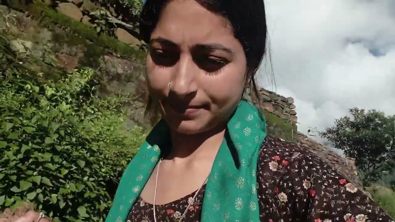 आज काफी दिनों बाद धूप निकली और मम्मी हमे ले गए घास के लिए और मेरे बुरे हाल हो गए 😒🥹|| Muskan Rapta||