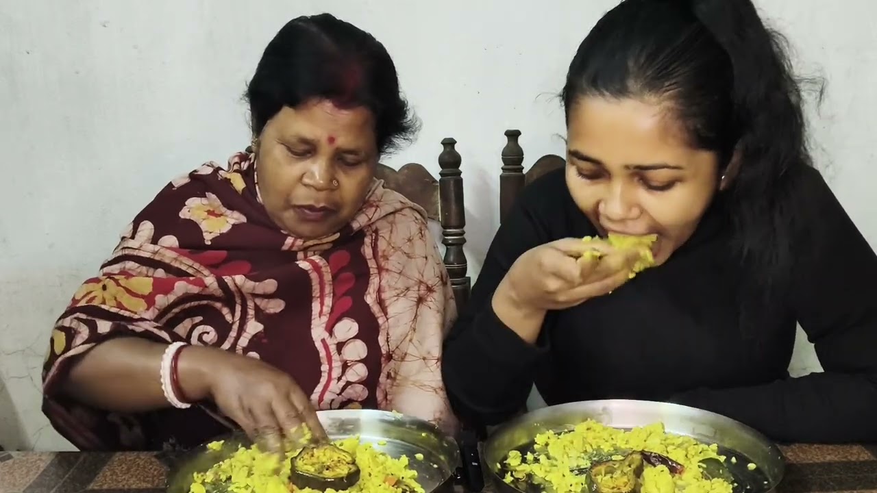 Eating show -Sombar Niramish Special Bhuna Khichuri with Begun vaja🤤🤤