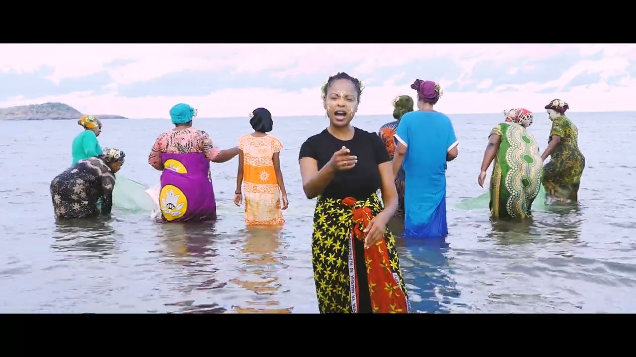 AMY BOURA - MMANI (Clip Vidéo)