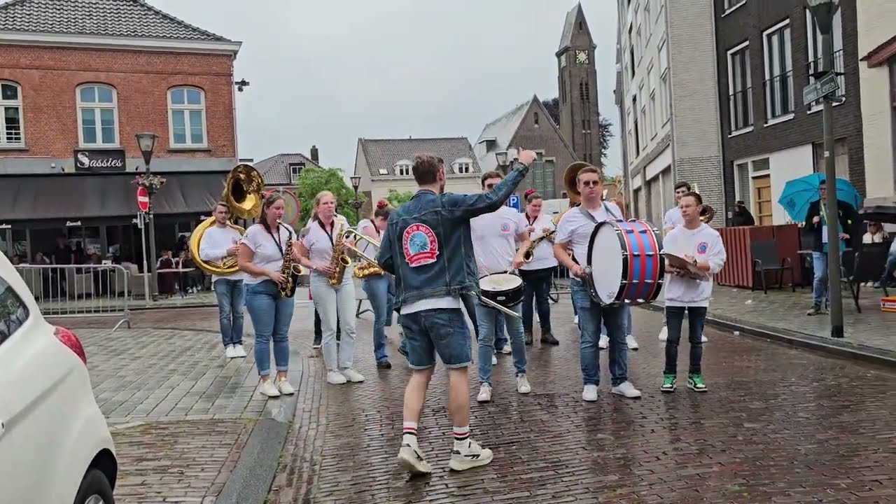Effe d'r neffe dweilorkest | Hulster Dweildag 2024