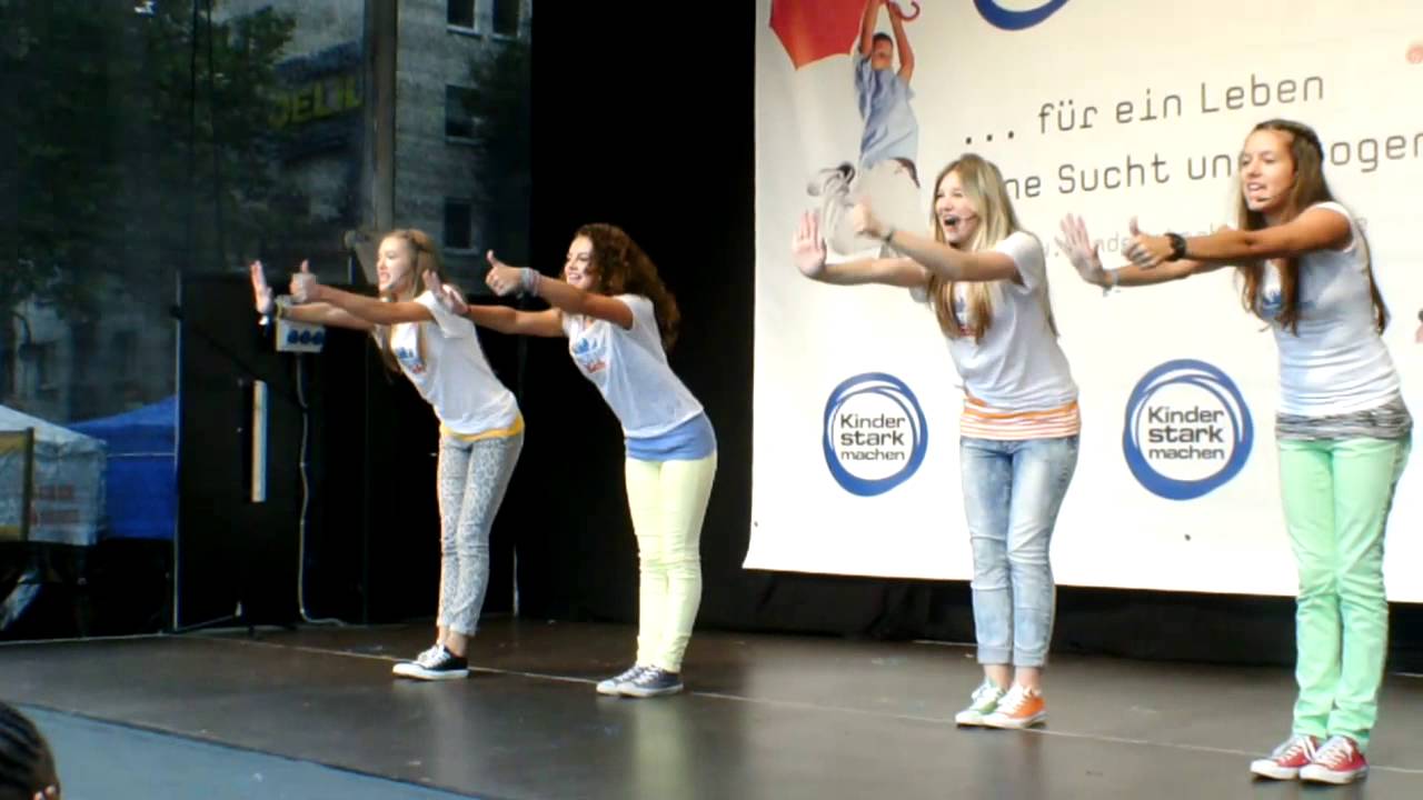 Tanzalarmkids live beim Weltkindertag - Meerjungfrauen und Der Hai von Warnemünde