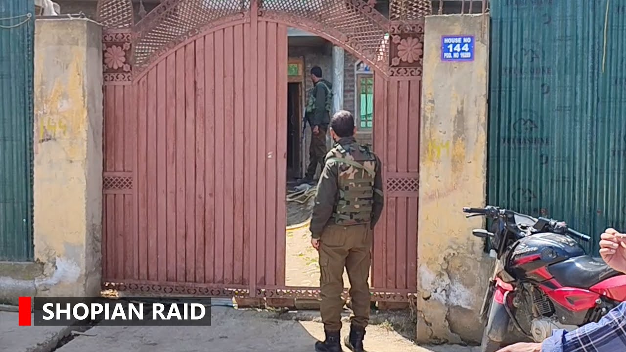 Police Raid Former Hurriyat Leader's House in Shopian | UAPA Case Investigation