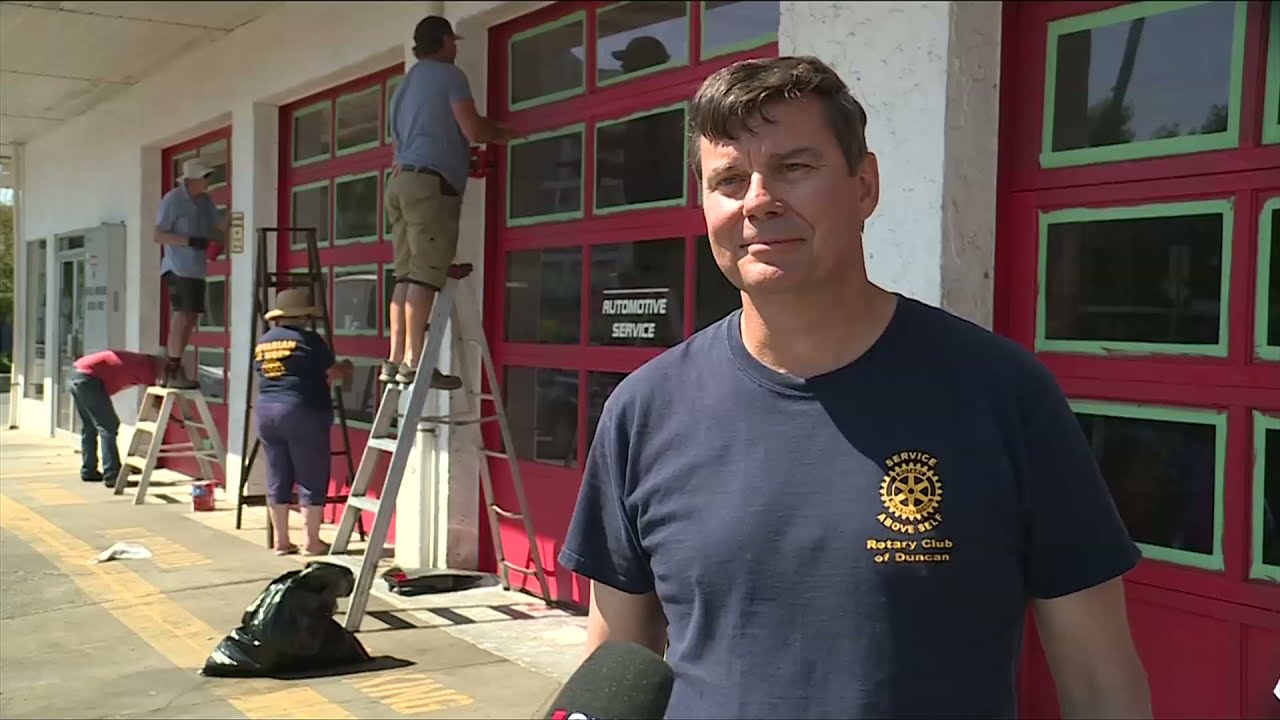 Volunteers finish makeover of Duncan street that previously saw problems