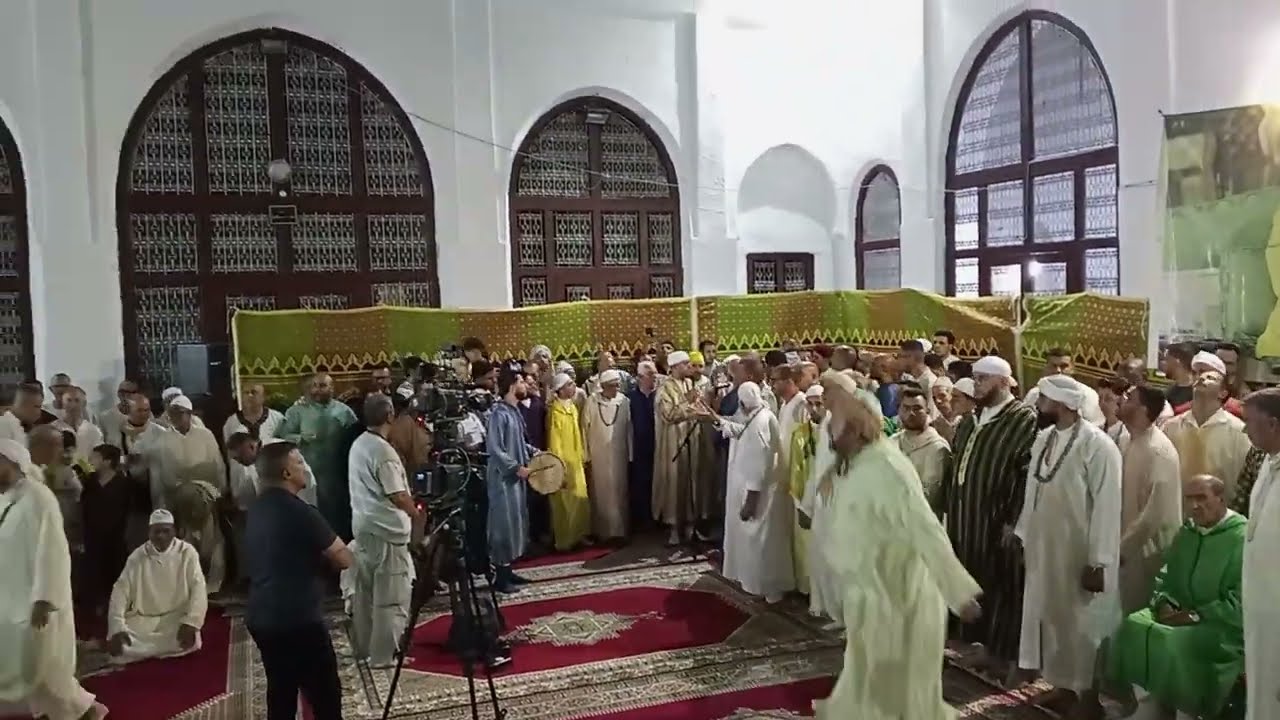 السلطان مولاي إدريس في حضرتنا و الساقي مدور كاسه .خمرة حراقية.