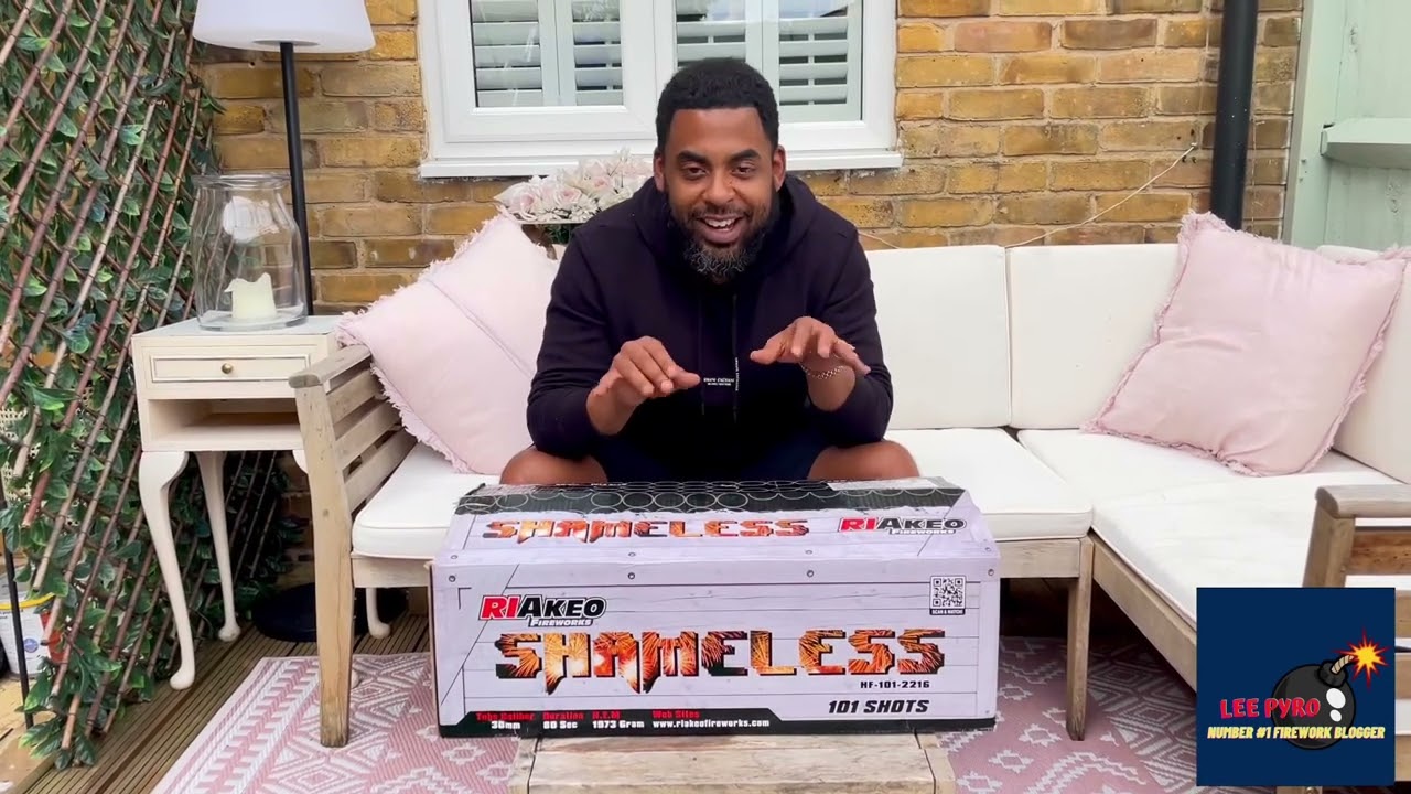 UK FIREWORKS GIVEAWAY/ 20% DISCOUNT AT SHOWTIME FIREWORKS ON ALL RIAKEO FIREWORKS