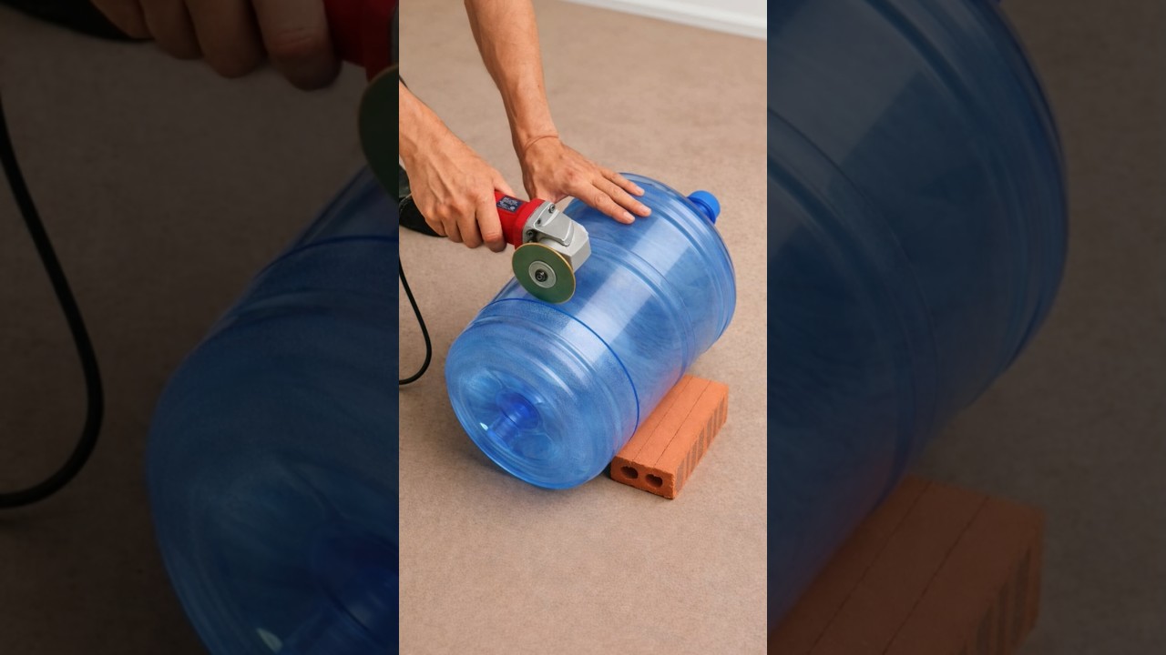 Cut a Blue Water Bottle in Half &mdash; The Result Will Surprise You! A Secret Billions Don&rsquo;t Know!