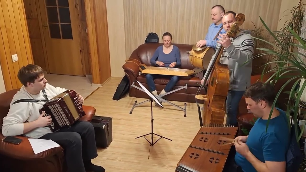 Polka. Įvairių kolektyvų muzikantai repetuoja bendrą kūrinį.
