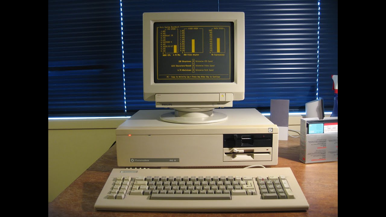 Компьютер Commodore PC-5 (как показано в компьютерной коллекции Терри Стюарта).