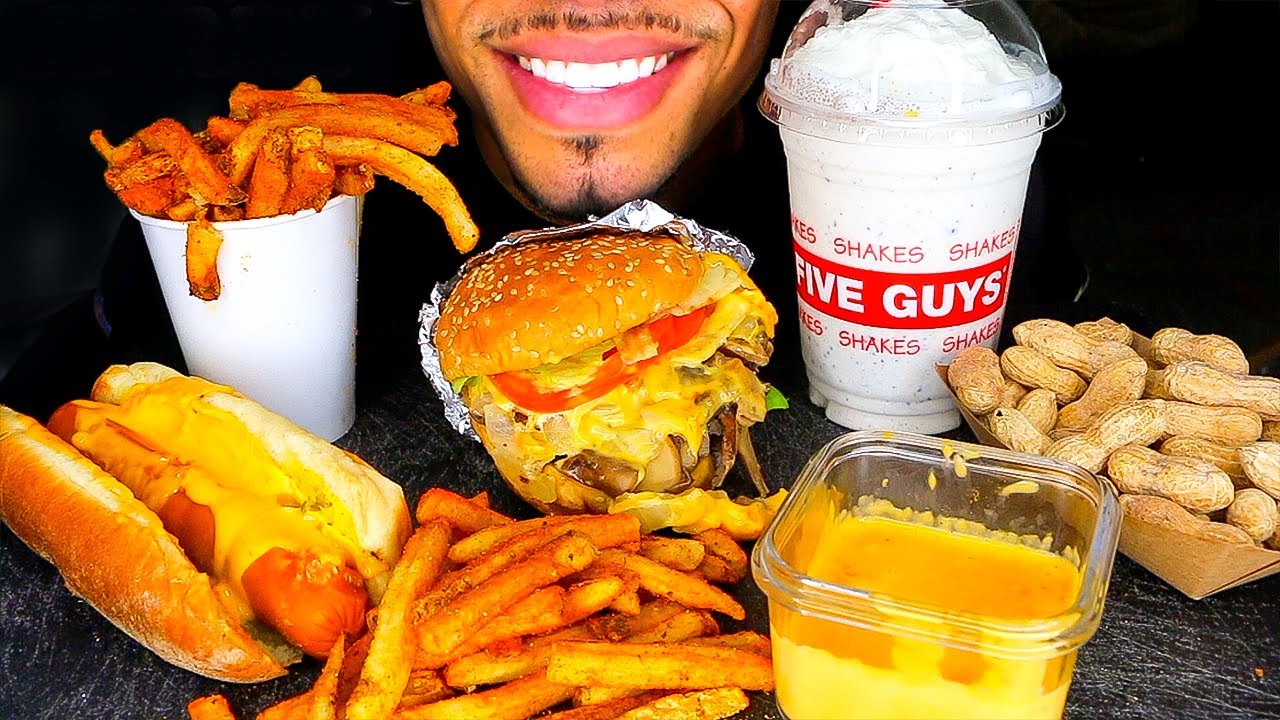 ASMR EATING FIVE GUYS CHEESEBURGER AND CAJUN FRIES HOT DOG WITH CHEESE SAUCE OREO MILKSHAKE MUKBANG