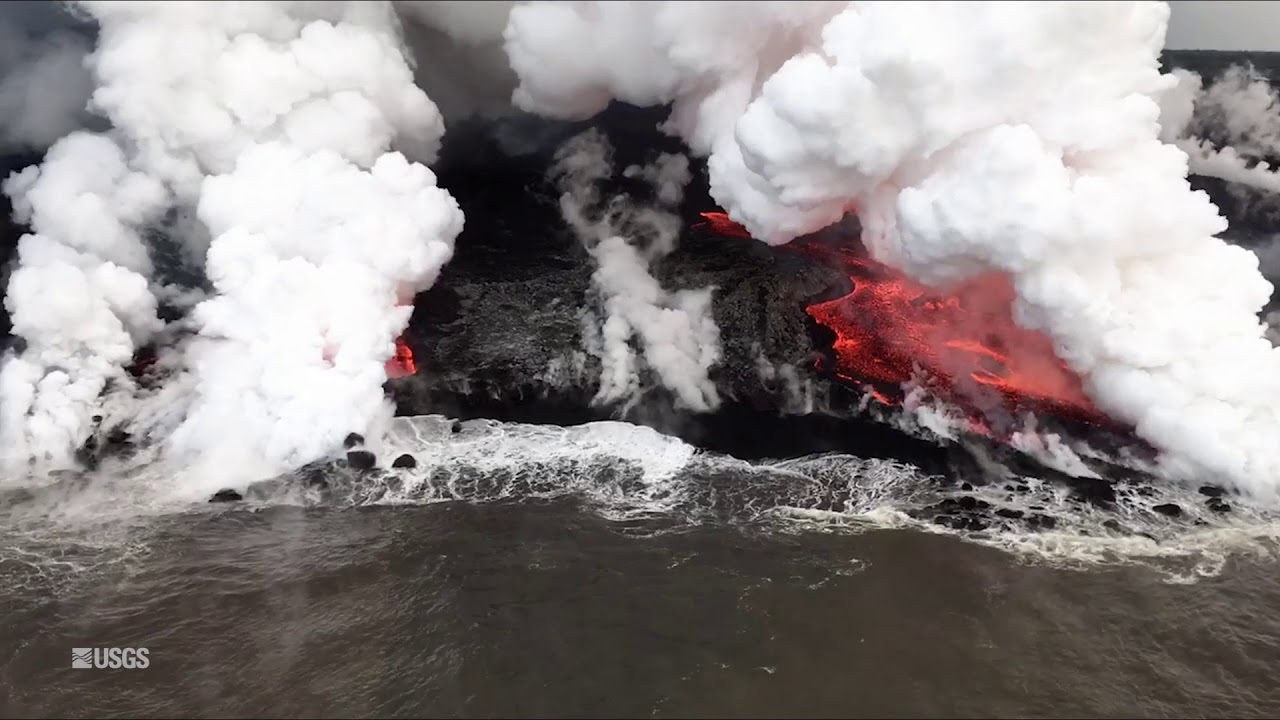 Fissure 8 lava flowing from vent to the sea