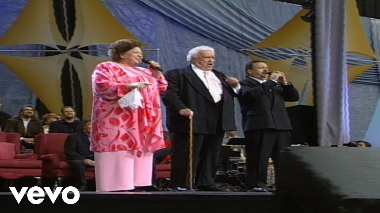 Bill & Gloria Gaither - I Believe He's Coming Back [Live] ft. The Happy Goodmans