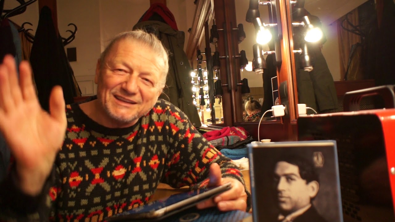 Somly&oacute; Zolt&aacute;n Hegedűs D. G&eacute;za &ouml;lt&ouml;zőj&eacute;ben