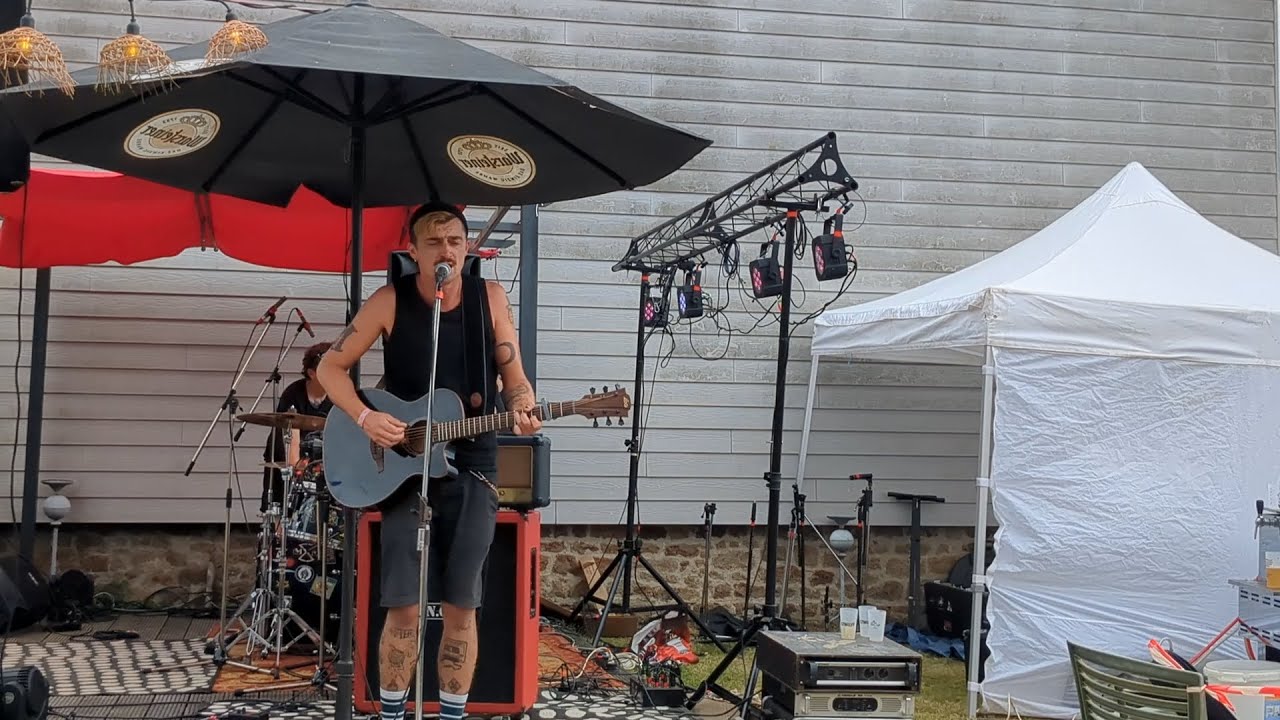 Théo Not Sick : titres en description [Live au BernaFest Subaru (Langan-35) - samedi 5 juillet 2025]