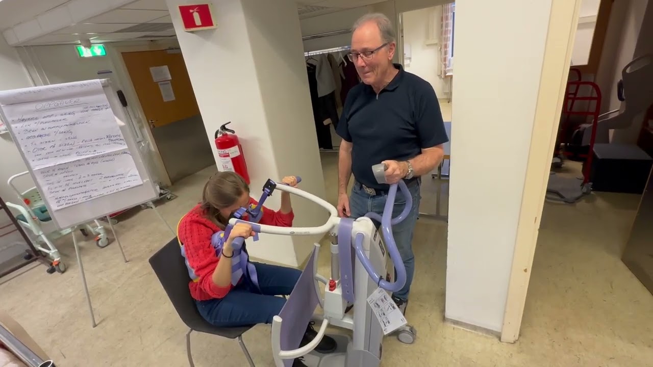 Using Sit-to-stand hoist - Smart and easy solutions for health care professionals and students