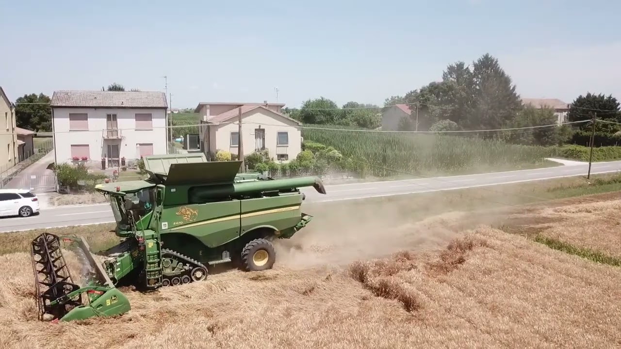 Campagna grano 2021 - John Deere S670 - drone view