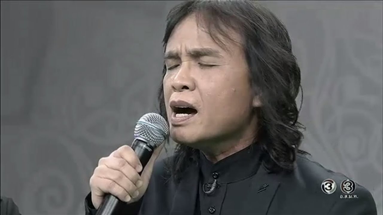 'ครูสลา' ขับร้องบทเพลงซึ้งกินใจ 'เล่าสู่หลานฟัง' แสดงความอาลัยในหลวง ร.๙