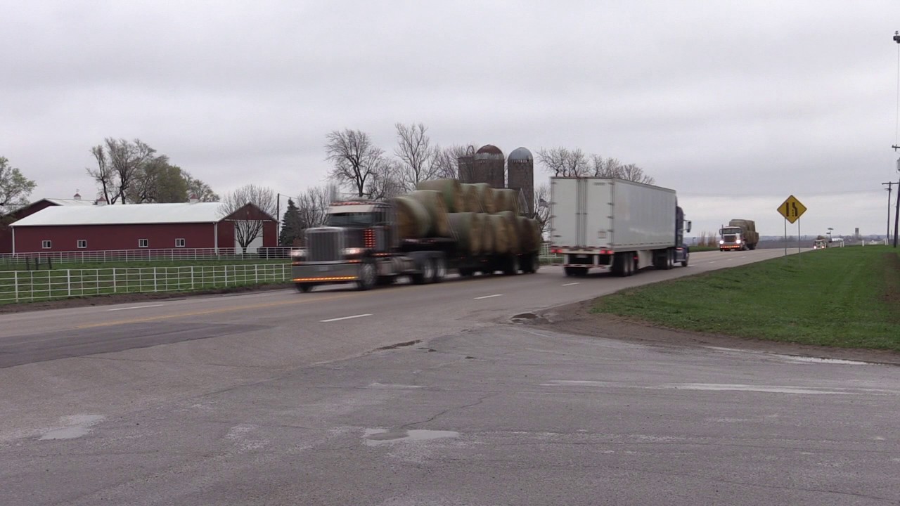 Convoy from Illinois brings hay to Ashland, Kan