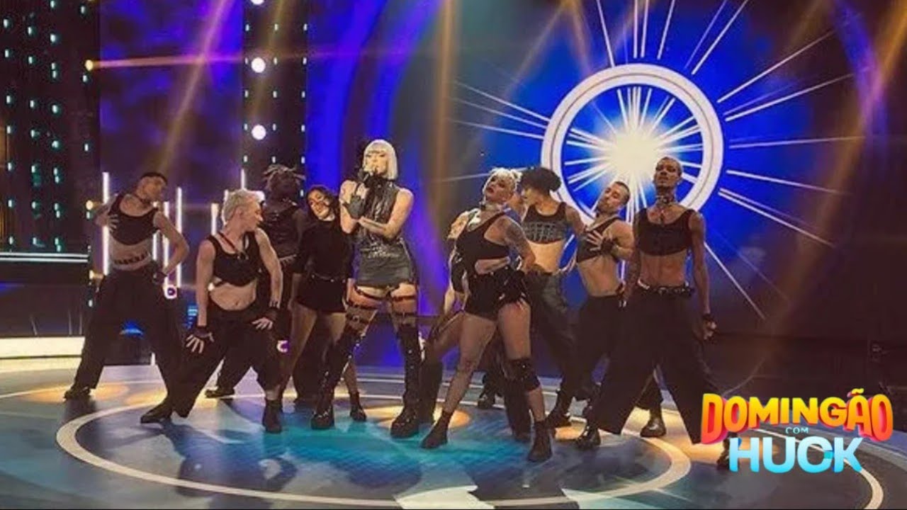 Pabllo Vittar performando &ldquo;Amor de Que