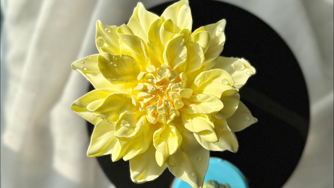 Make a super beautiful dahlia flower using topping cream / #caketv #pipingflowers 