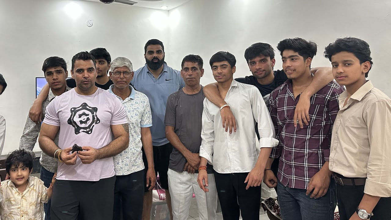 Today we did biceps and triceps workout and today I celebrated my dear father's birthday.🥳🤌🏻💐