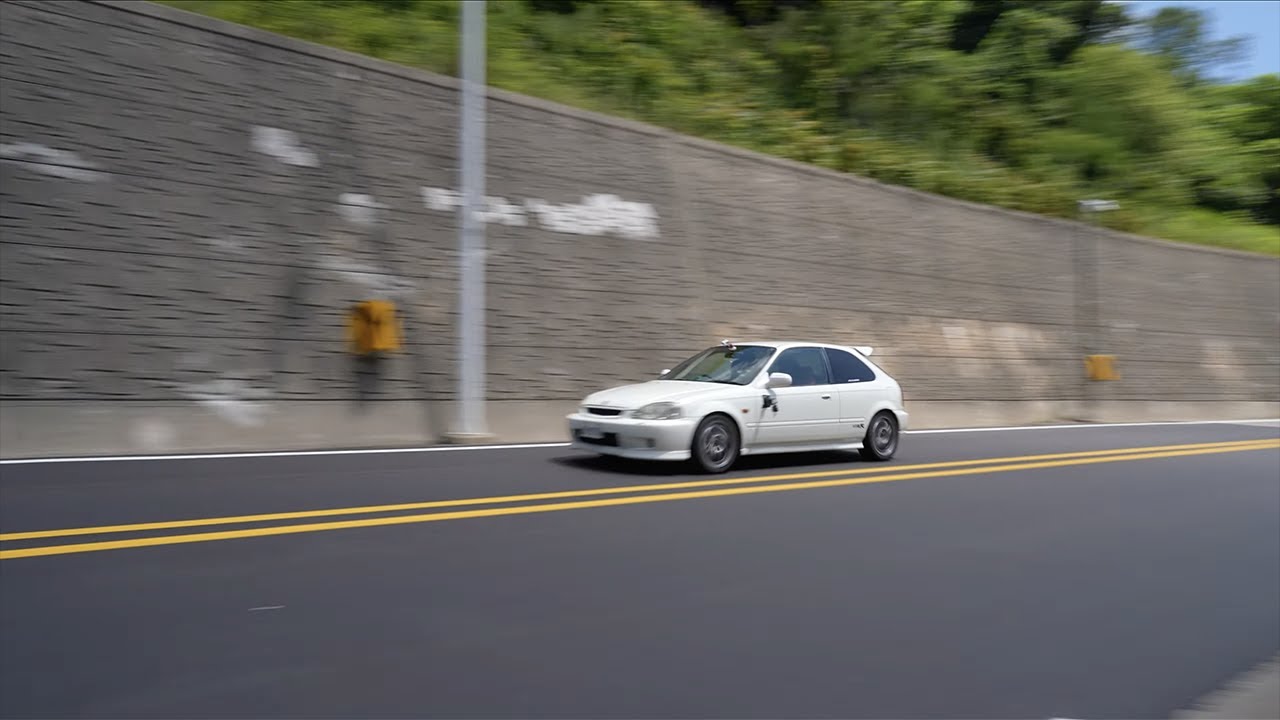 EK9 civic type R tunnel exhaust sound.