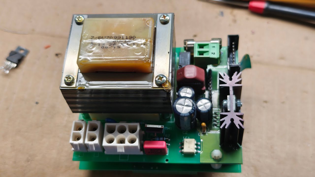 Reparatur eines Türsteuer- Moduls Geze TSA160