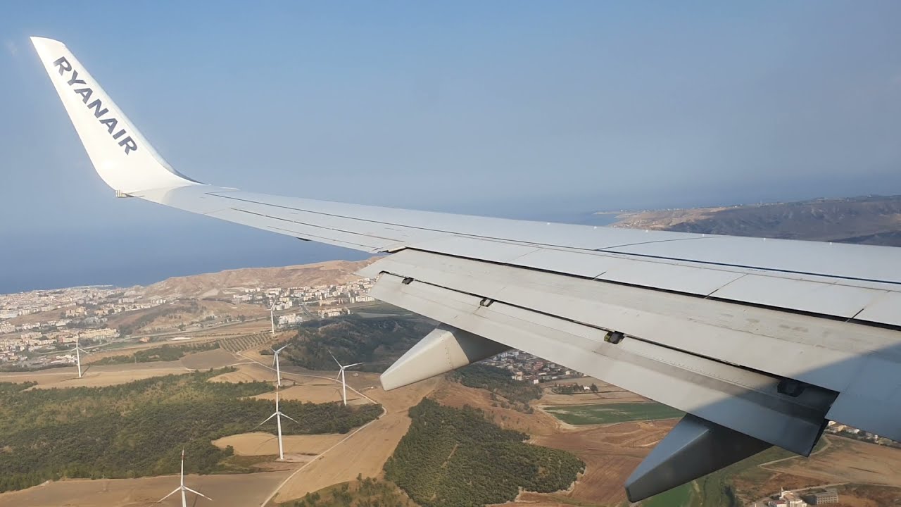 ATTERRAGGIO RYANAIR 🛩 | Landing at Crotone Airport (CRV) | Flight Ryanair FR5116 | Part 2