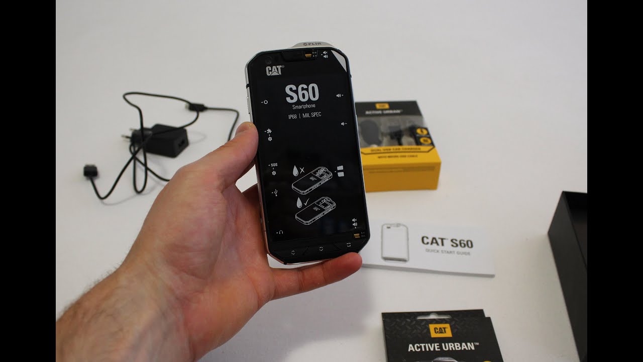 CAT S60 smartphone with infrared camera - unpacking and content revealed