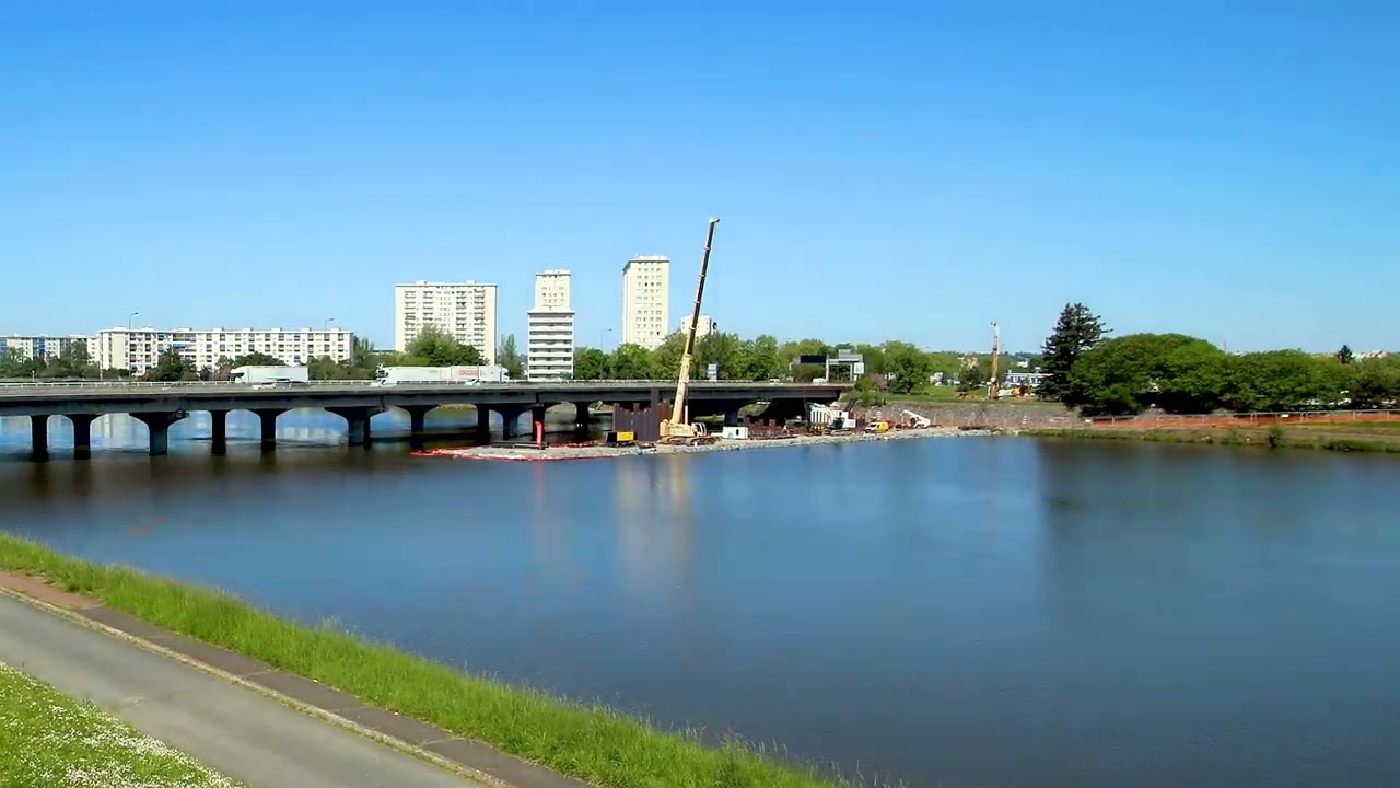 Construction de la passerelle Arcole entre Saint-Avertin et Tours - Timelapse n°2 : Avril/mai 2025