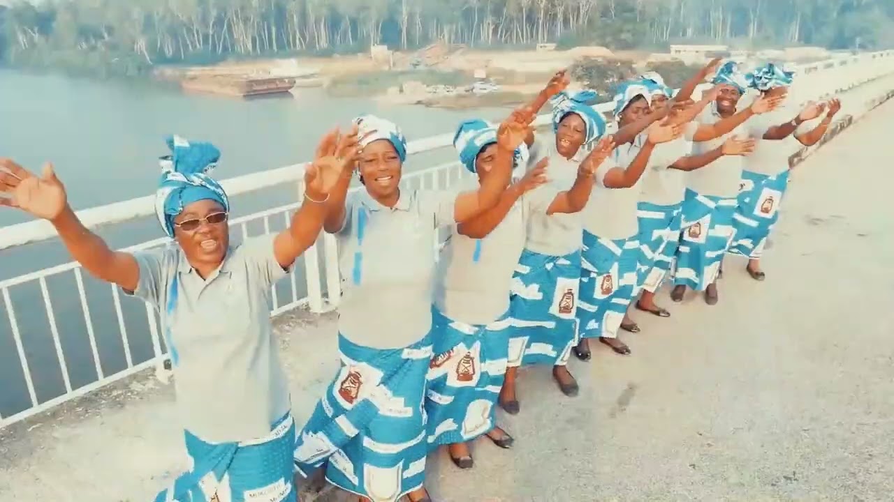 Les Dumisi Nzambi Yenu Gulwanu O Bethelemi