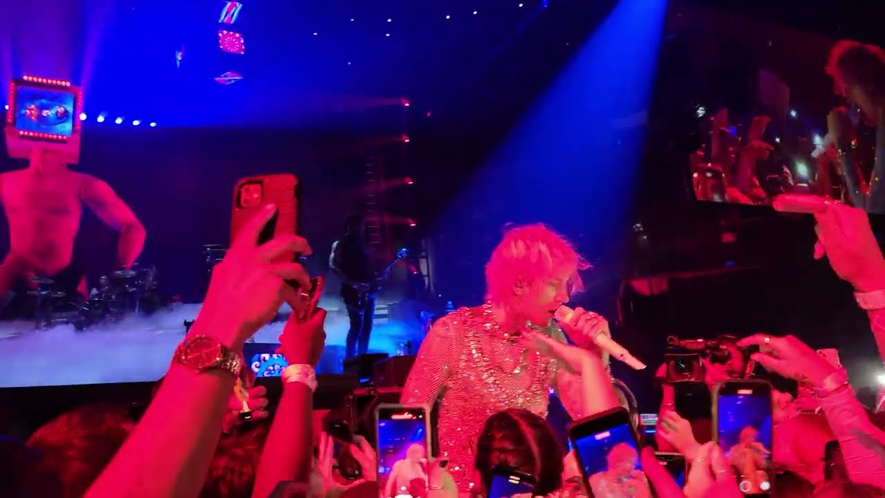 Machine Gun Kelly - Roll the Windows Up (Boston, TD Garden)