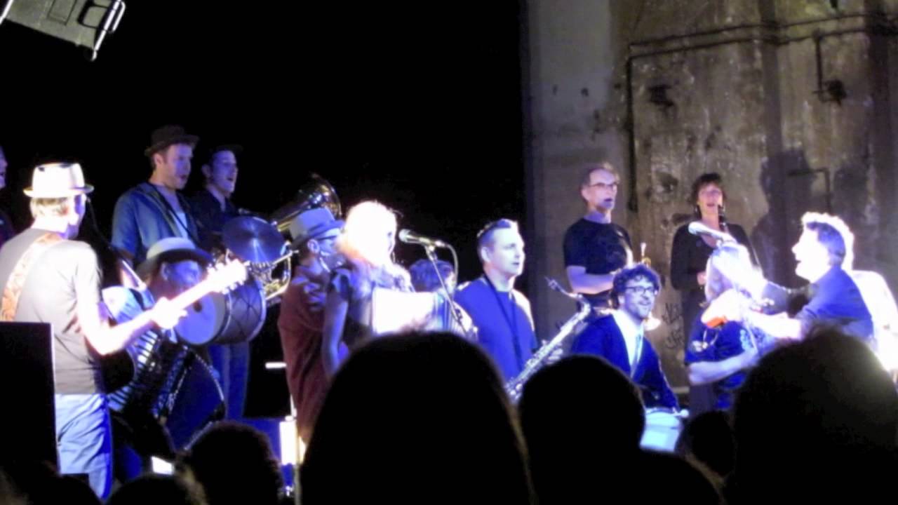17 Hippies - Der Zug um 7.40 Uhr - Berlin Kesselhaus live - 28.12.2011